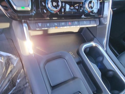 Used 2024 GMC Sierra 2500 Denali w/ Denali Reserve Package image 37