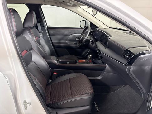 Certified 2025 Nissan Kicks SR FWD image 14