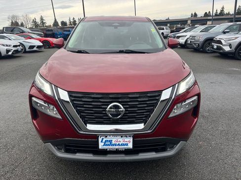 Used 2021 Nissan Rogue SV image 2