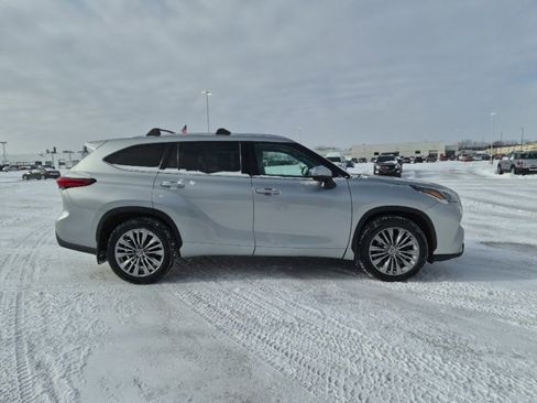 Used 2020 Toyota Highlander Platinum image 4