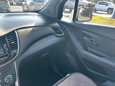 Used 2017 Chevrolet Trax LS FWD image 12