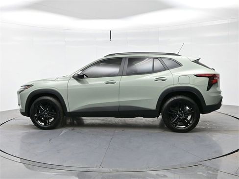 Used 2025 Chevrolet Trax ACTIV w/ Sunroof Package image 4
