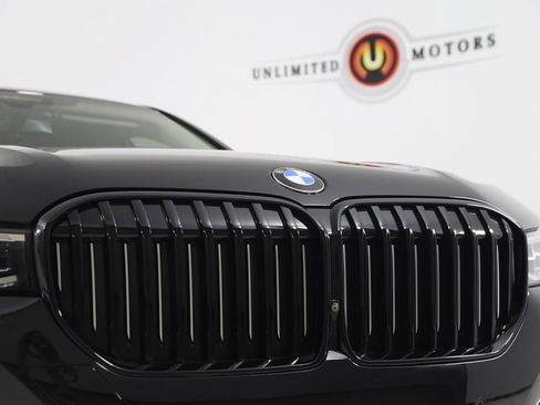 Used 2022 BMW 750i xDrive w/ Luxury Rear Seating Package image 25