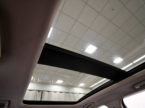 Used 2019 Ford Edge Titanium w/ Canadian Touring Package image 16