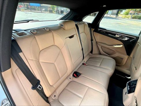 Used 2025 Porsche Macan image 37