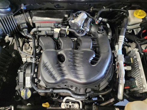 Used 2019 Jeep Cherokee Limited AWD/4WD image 30