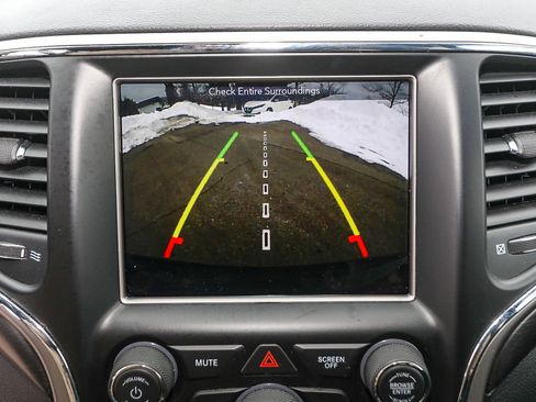 Used 2018 Jeep Grand Cherokee Altitude image 26