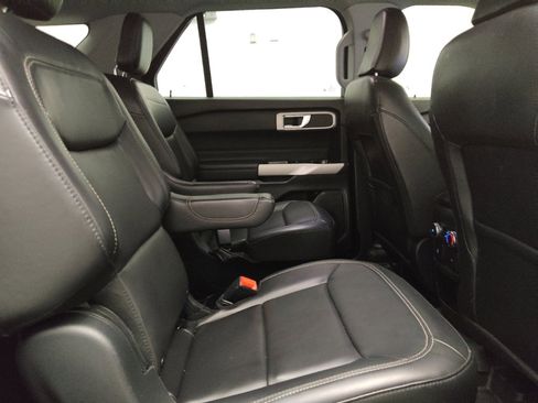 Used 2021 Ford Explorer XLT w/ Equipment Group 202A RWD image 19