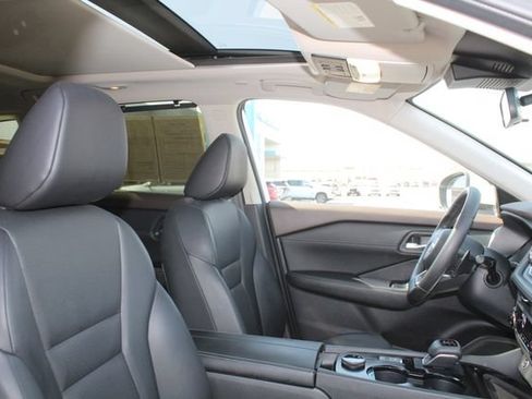 Used 2023 Nissan Rogue SV w/ SV Premium B Package AWD/4WD image 15