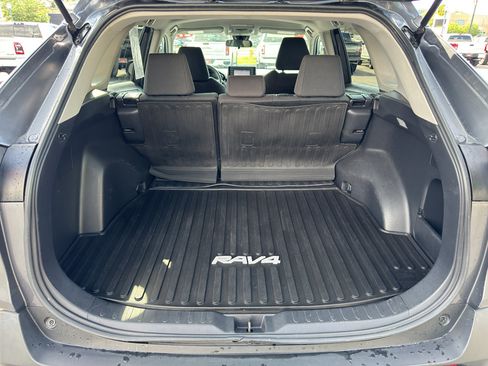 Certified 2021 Toyota RAV4 LE FWD image 9