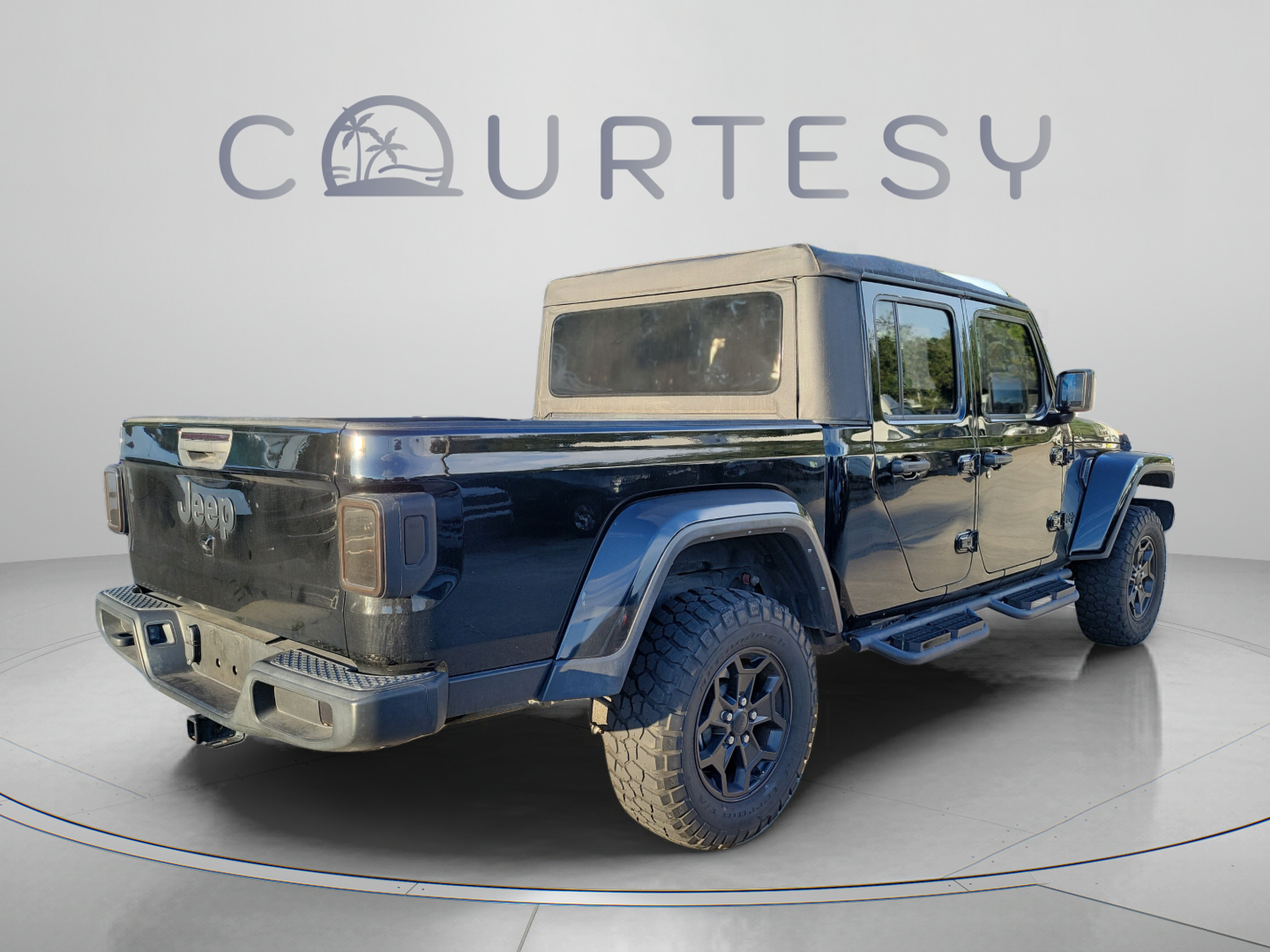 Certified 2023 Jeep Gladiator Sport AWD/4WD image 3
