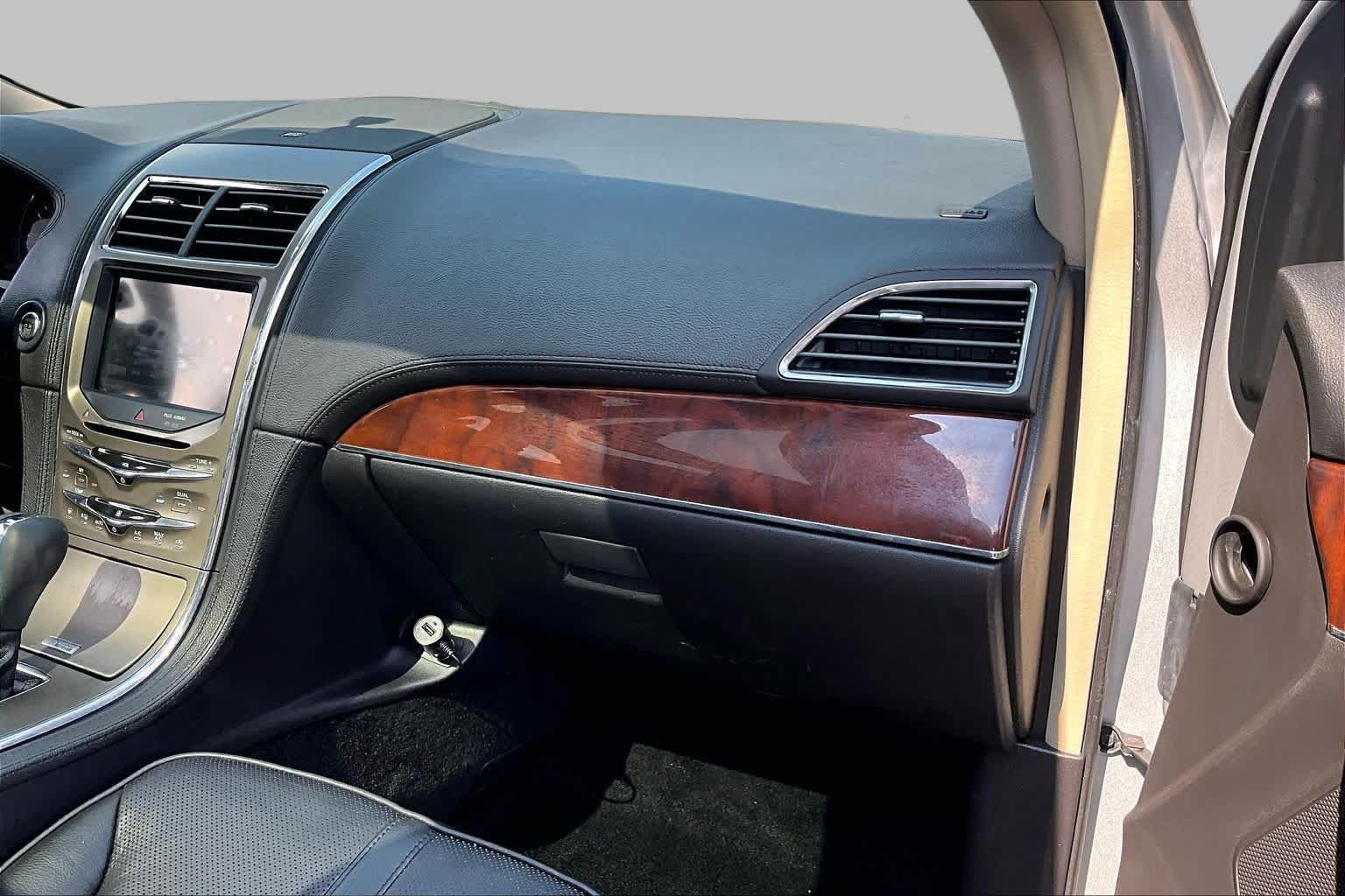 Used 2011 Lincoln MKX 2WD w/ 102A Rapid Spec Order Code image 18