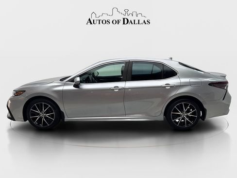 Used 2024 Toyota Camry SE FWD image 5