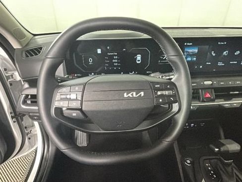 Used 2025 Kia K4 EX FWD image 13