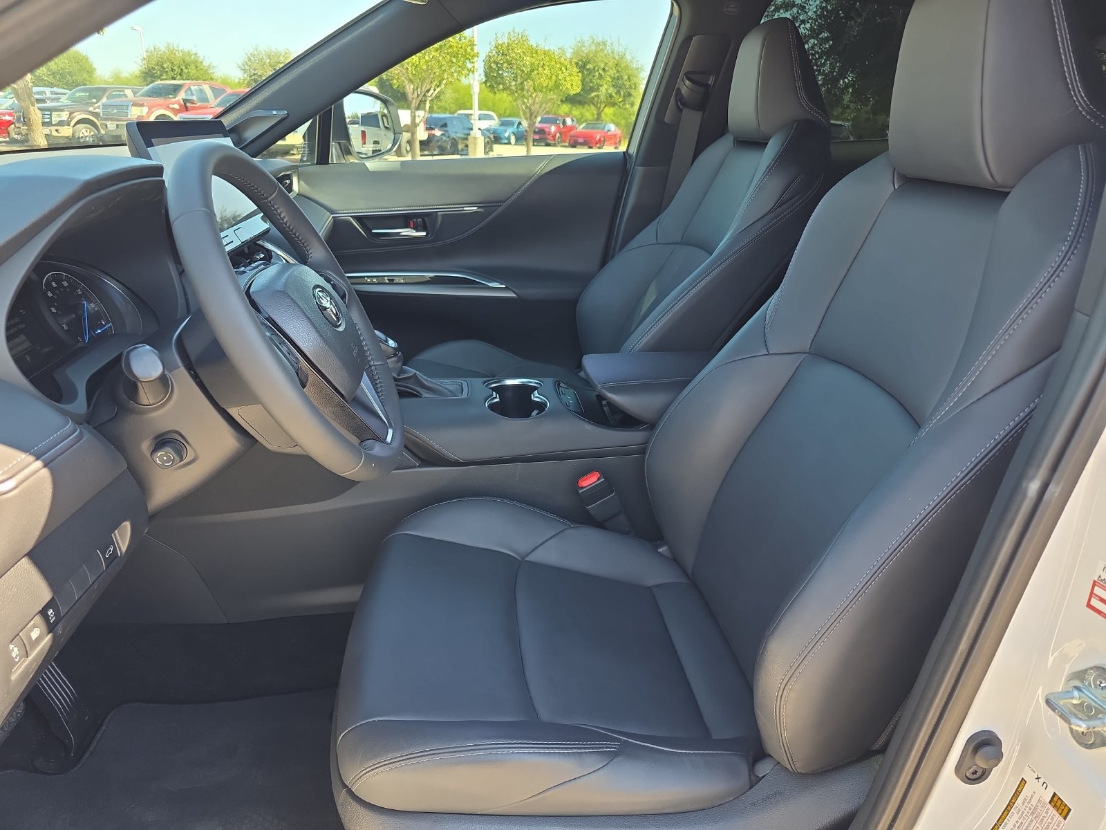 Used 2023 Toyota Venza XLE AWD/4WD image 12