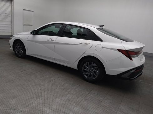 Used 2024 Hyundai Elantra SEL FWD image 3