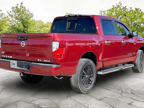 Used 2018 Nissan Titan SL image 6