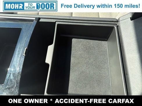 Used 2025 Chevrolet Traverse LT image 25