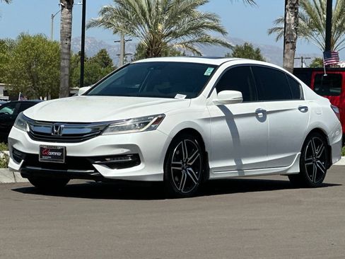 Used 2016 Honda Accord Touring image 8