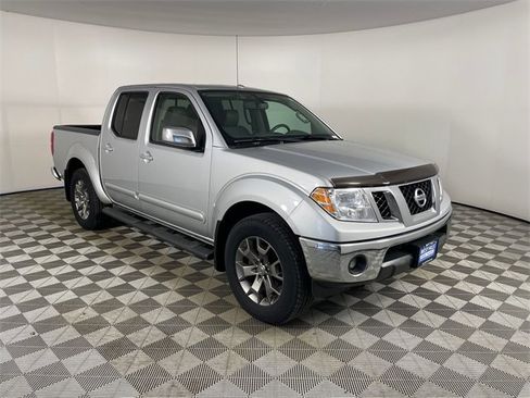 Used 2014 Nissan Frontier SL w/ SL Moonroof Package image 26