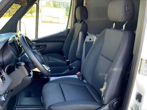 Used 2025 Mercedes-Benz Sprinter 2500 image 12