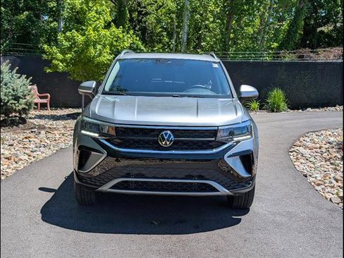 Certified 2024 Volkswagen Taos SE w/ Panoramic Sunroof Package image 9