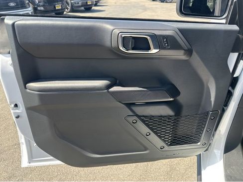 New 2025 Ford Bronco Badlands image 36