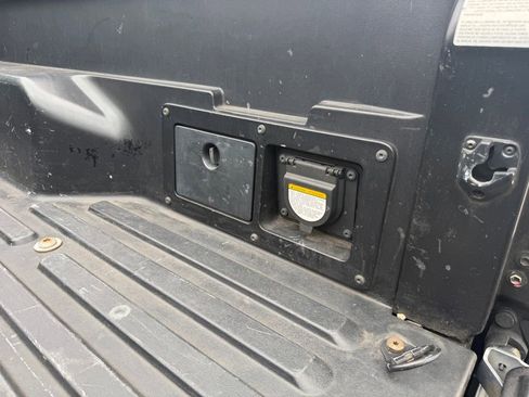 Used 2016 Toyota Tacoma TRD Sport w/ Exterior Package image 9