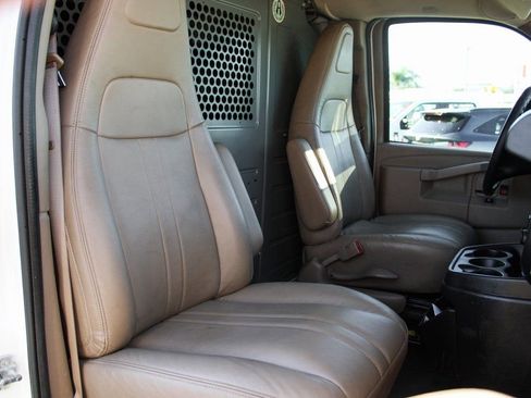 Used 2016 Chevrolet Express 2500 image 26