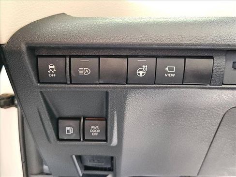 Used 2021 Toyota Sienna Platinum image 13