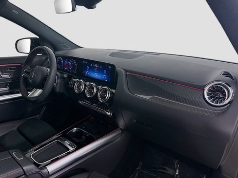 Certified 2025 Mercedes-Benz GLA 250 4MATIC image 37