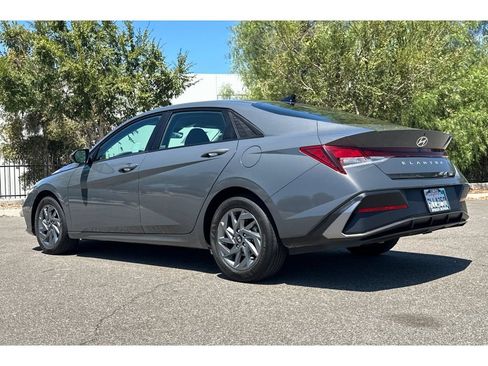 Used 2024 Hyundai Elantra SEL FWD image 3