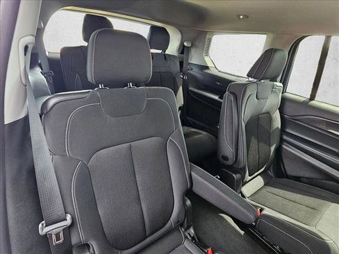 Used 2022 Jeep Grand Cherokee L Laredo w/ Luxury Tech Group I AWD/4WD image 16