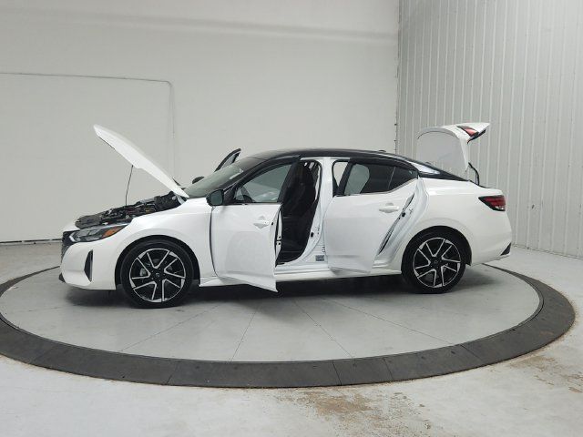 Used 2025 Nissan Sentra SR w/ SR Premium Package FWD image 13