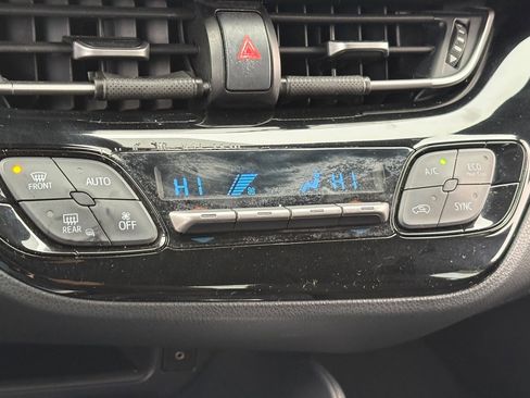 Used 2019 Toyota C-HR XLE image 22