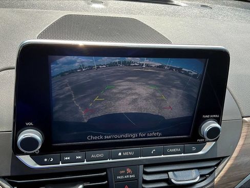 Used 2025 Nissan Altima 2.5 SV FWD image 17