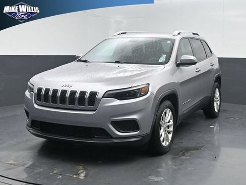 Used 2020 Jeep Cherokee Latitude FWD image 3