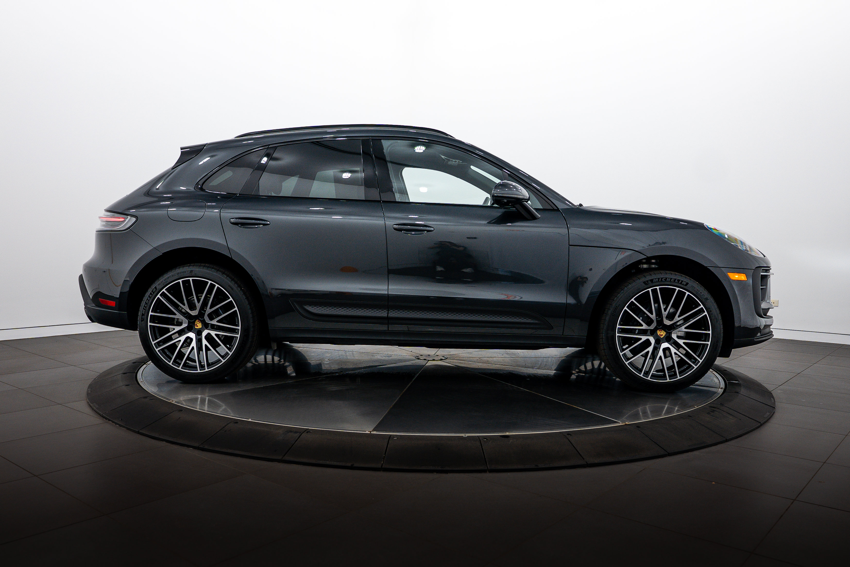 Certified 2026 Porsche Macan AWD/4WD image 8