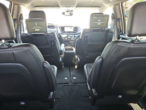Used 2025 Chrysler Pacifica Select w/ Uconnect Theater Family Group AWD/4WD image 26