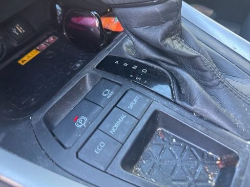 Used 2023 Toyota RAV4 XLE Premium image 16