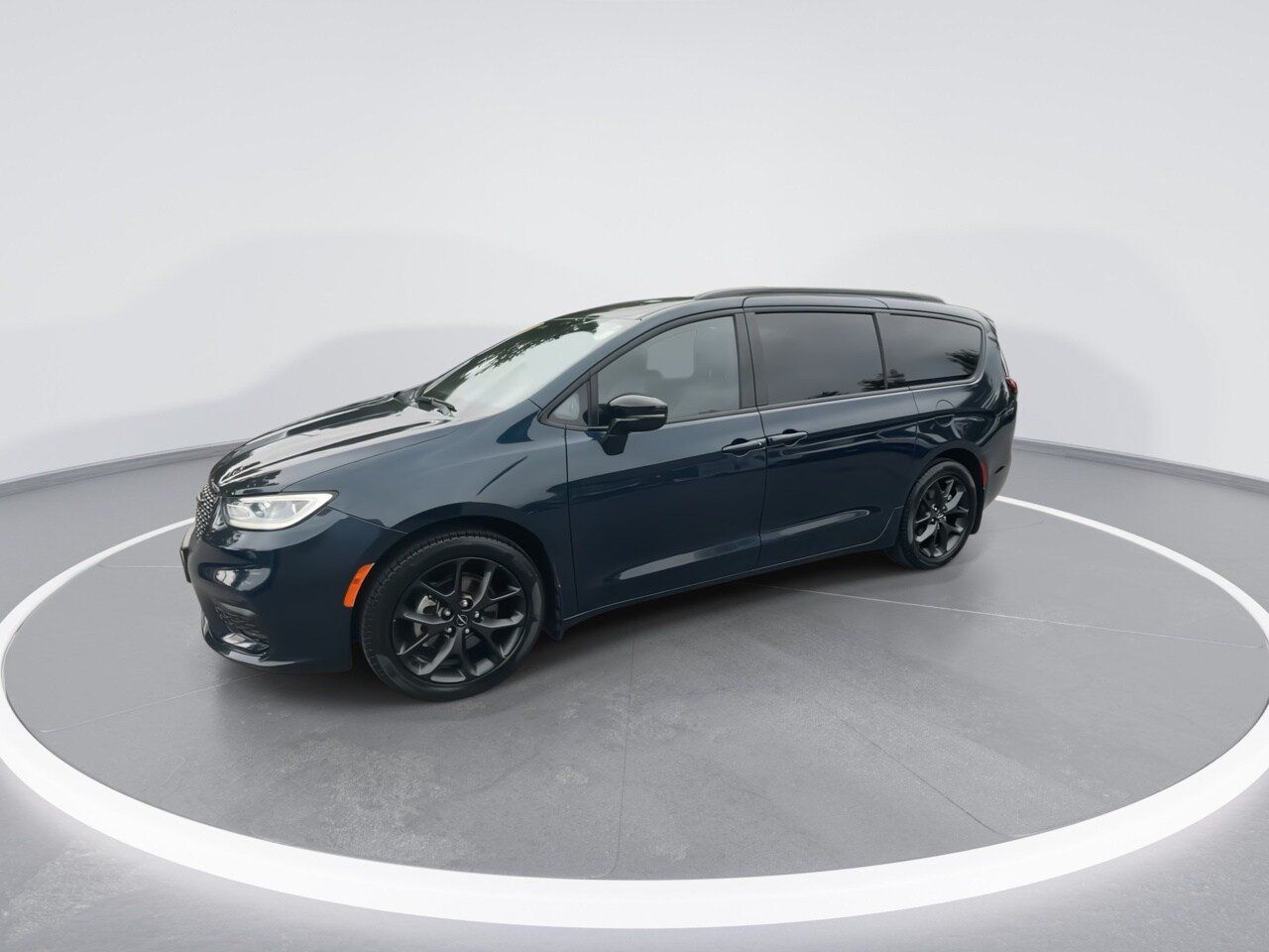 Used 2024 Chrysler Pacifica Touring-L w/ S Appearance Package FWD image 8