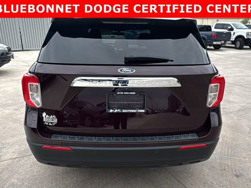 Used 2023 Ford Explorer XLT image 6