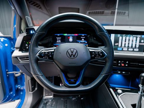 Used 2023 Volkswagen Golf 20th Anniversary Edition image 44