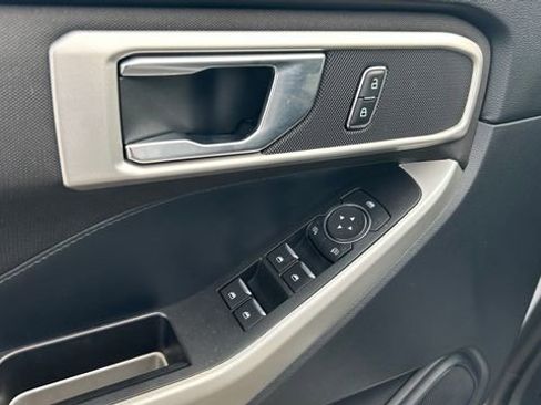 Used 2020 Ford Explorer XLT w/ Comfort Package image 13