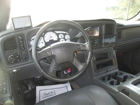 Used 2005 Chevrolet Silverado 2500 LT w/ Heavy-Duty Power Package AWD/4WD image 22