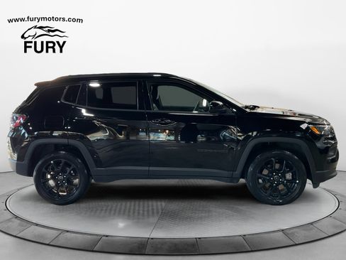 Used 2025 Jeep Compass Latitude w/ Altitude Special Edition AWD/4WD image 3