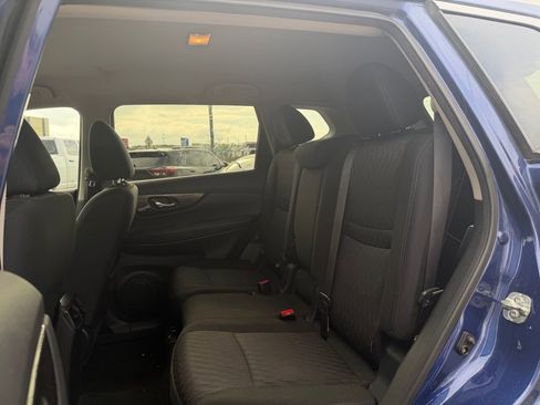 Used 2019 Nissan Rogue S w/ Special Edition Package FWD image 23