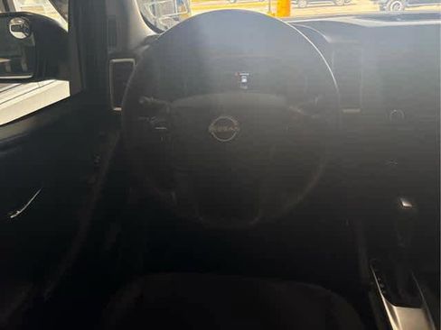 Used 2022 Nissan Frontier SV image 9