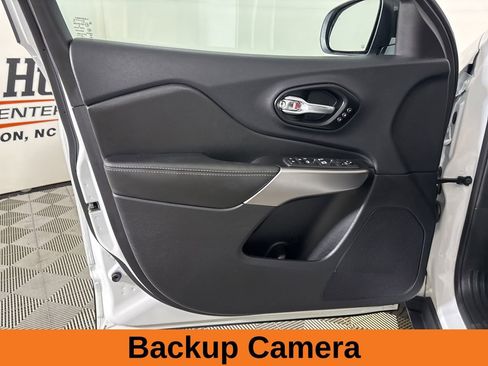 Used 2022 Jeep Cherokee Limited image 8