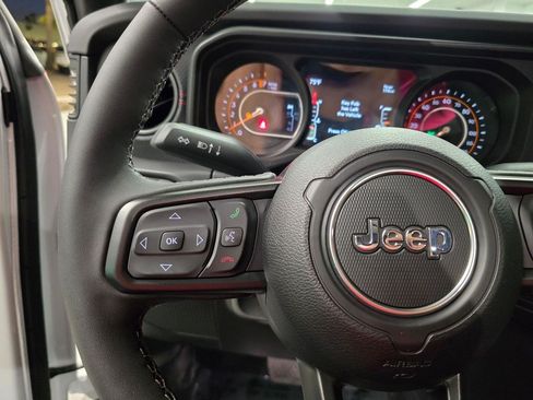 Certified 2026 Jeep Gladiator Rubicon AWD/4WD image 22